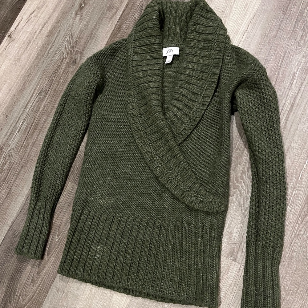 LOFT Women's Green Sweater